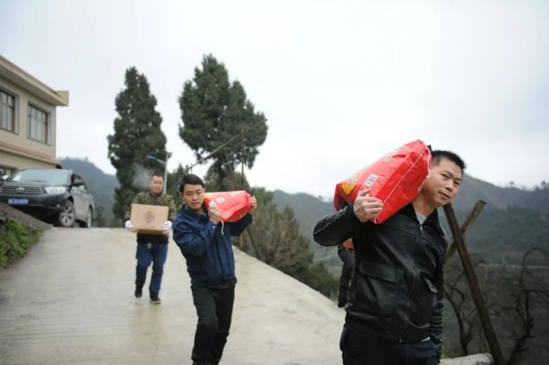 生命不息，爱心不止——贵州香蕉视频网址集团广泛开展访贫问暖活动